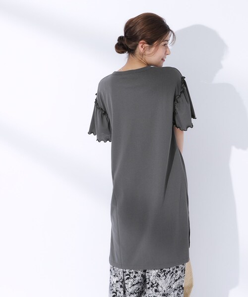 Cutie Blonde（キューティーブロンド）の「◆配色メロウがポイント お袖フリルチュニックワンピース（チュニック・レディース・アイボリー/チャコールグレー/ブラック・04/03/02）」の5枚目の写真