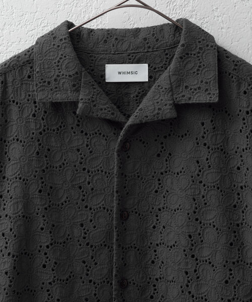 WHIMSIC（ウィムジック）の「【UNISEX】フラワーパターンレースシャツ（シャツ/ブラウス・メンズ・チャコールグレー/ホワイト・FREE）」の6枚目の写真