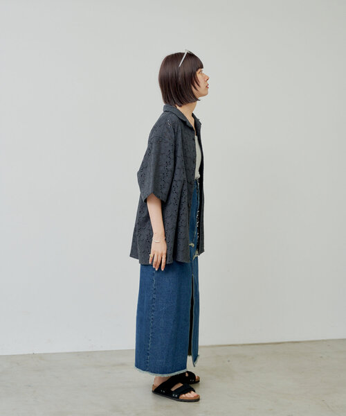 WHIMSIC（ウィムジック）の「【UNISEX】フラワーパターンレースシャツ（シャツ/ブラウス・メンズ・チャコールグレー/ホワイト・FREE）」の12枚目の写真