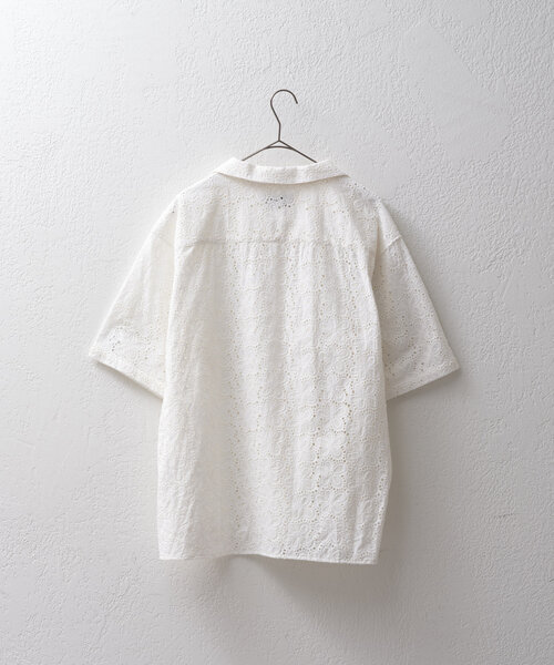 WHIMSIC（ウィムジック）の「【UNISEX】フラワーパターンレースシャツ（シャツ/ブラウス・メンズ・チャコールグレー/ホワイト・FREE）」の15枚目の写真