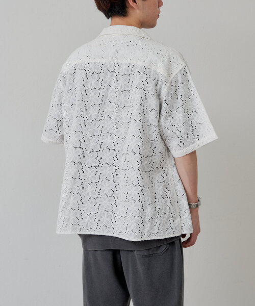 WHIMSIC（ウィムジック）の「【UNISEX】フラワーパターンレースシャツ（シャツ/ブラウス・メンズ・チャコールグレー/ホワイト・FREE）」の18枚目の写真