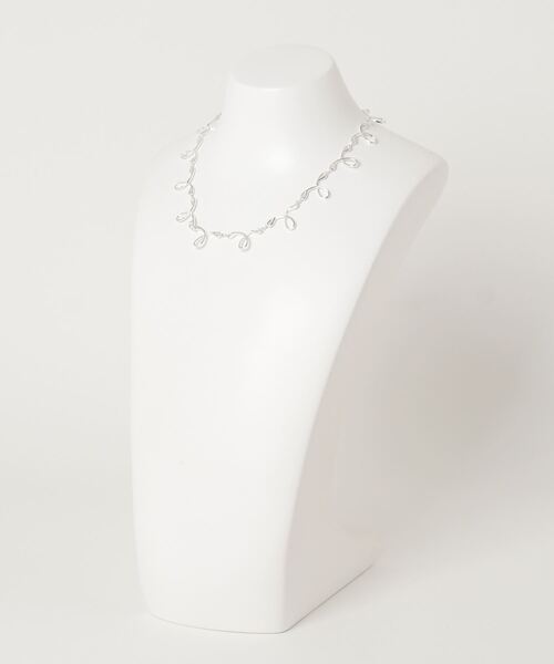Nothing And Others(ナッシングアンドアザーズ)の「Nothing And Others/ナッシングアンドアザーズ/Twirled Necklace(ネックレス・レディース・シルバー・F)」の6枚目の写真