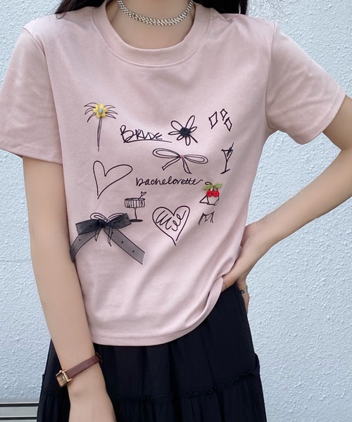 Achic(アシック)の「手描き風プリントTシャツ(Tシャツ/カットソー・レディース・グレー/ブラック/ホワイト/ピンク・M)」の2枚目の写真
