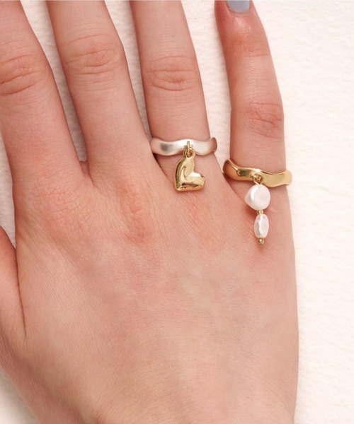 ANU（アヌ）の「swaying wave ring - スウェーイングウェーブリング（リング・レディース・シルバー/ゴールド・11-12/9-10/13-14）」の3枚目の写真