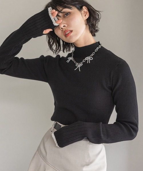 PAGEBOY(ページボーイ)の「バイカラースリーブハイネックニット(ニット/セーター・レディース・ブラウン/ブラック/ライトブルー/オフホワイト/レモンイエロー・FREE)」の3枚目の写真