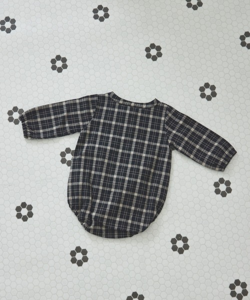 pairmanon（ペアマノン）の「【ベビー】ポケット付き スタンドカラー ロンパース（ロンパース・キッズ・ベージュ/グレー/ブラック・70/80）」の5枚目の写真