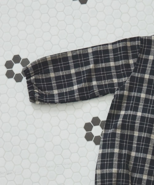 pairmanon（ペアマノン）の「【ベビー】ポケット付き スタンドカラー ロンパース（ロンパース・キッズ・ベージュ/グレー/ブラック・70/80）」の8枚目の写真