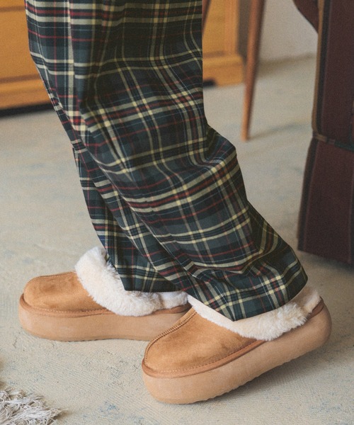 niko and...（ニコアンド）の「オリジナルフェイクファーボアムートンスリッポン（スリッポン・レディース・ブラック/アイボリー/キャメル・MEDIUM/LARGE）」の16枚目の写真