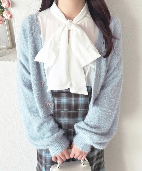 apres jour（アプレジュール）の「【7色展開】ラメシャギーリボンカーディガン【ZOZOTOWN限定アイテム】（カーディガン/ボレロ・レディース・パープル/ホワイト/ピンク/レッド/ブルー/グリーン/イエロー・X-LARGE/フリー）」の4枚目の写真