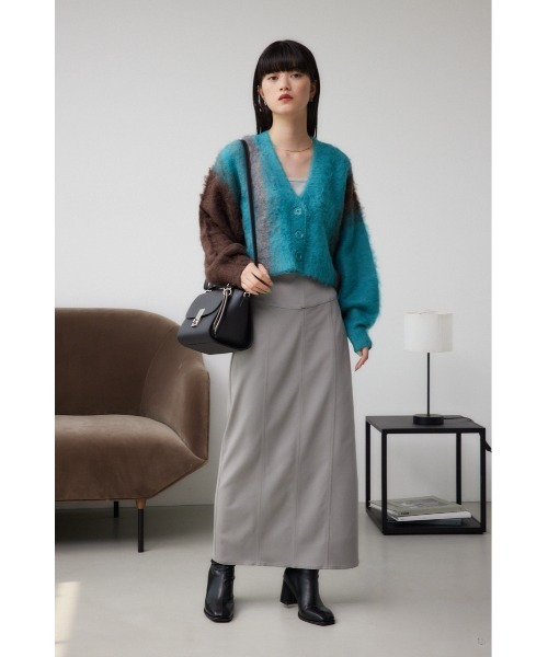 AZUL by moussy(アズールバイマウジー)の「チャームセットトラペイズドフラップバッグ(ショルダーバッグ・レディース・ブラック/グレイッシュベージュ・FREE)」の7枚目の写真