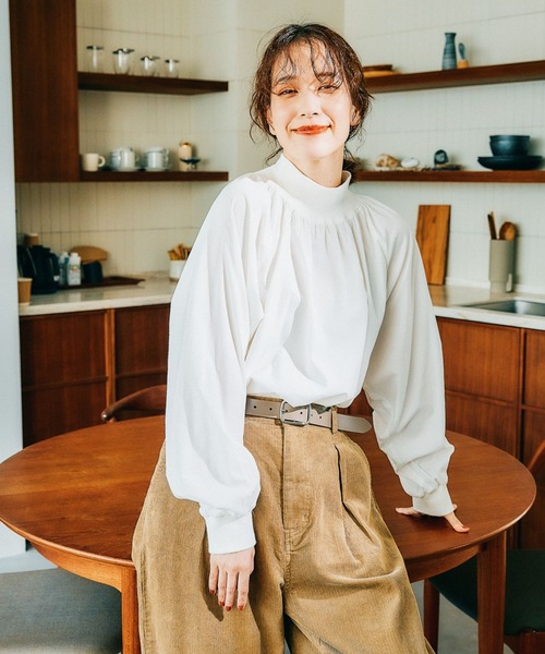 studio CLIP（スタディオクリップ）の「リブモックフレアブラウス（シャツ/ブラウス・レディース・ベージュ/グレー/オフホワイト/ブラック・FREE）」の2枚目の写真