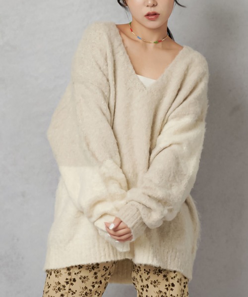 Lull（ルル）の「【Lull / ルル】ブロックカラーオーバーサイズブークレニット（ニット/セーター・レディース・ブラック/ベージュ/チャコール・ONESIZE）」の3枚目の写真