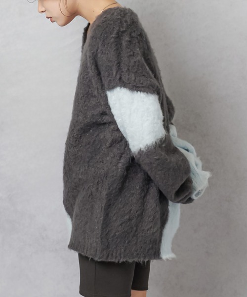 Lull（ルル）の「【Lull / ルル】ブロックカラーオーバーサイズブークレニット（ニット/セーター・レディース・ブラック/ベージュ/チャコール・ONESIZE）」の7枚目の写真