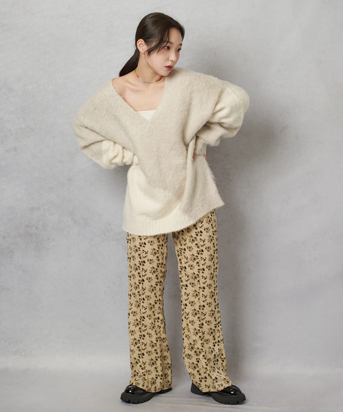 Lull（ルル）の「【Lull / ルル】ブロックカラーオーバーサイズブークレニット（ニット/セーター・レディース・ブラック/ベージュ/チャコール・ONESIZE）」の12枚目の写真