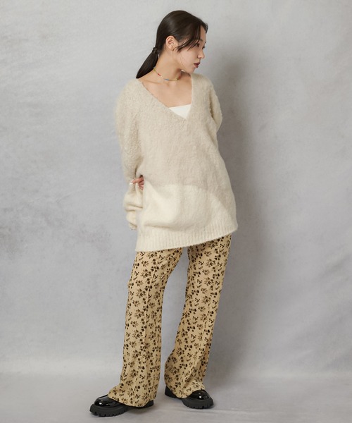 Lull（ルル）の「【Lull / ルル】ブロックカラーオーバーサイズブークレニット（ニット/セーター・レディース・ブラック/ベージュ/チャコール・ONESIZE）」の13枚目の写真