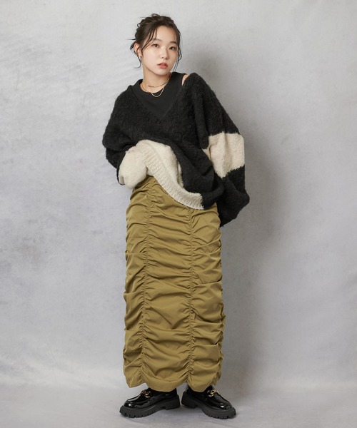 Lull（ルル）の「【Lull / ルル】ブロックカラーオーバーサイズブークレニット（ニット/セーター・レディース・ブラック/ベージュ/チャコール・ONESIZE）」の18枚目の写真