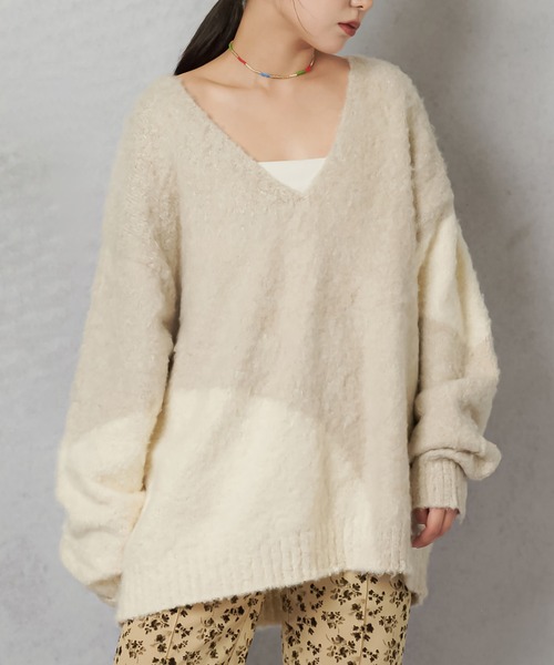 Lull（ルル）の「【Lull / ルル】ブロックカラーオーバーサイズブークレニット（ニット/セーター・レディース・ブラック/ベージュ/チャコール・ONESIZE）」の4枚目の写真