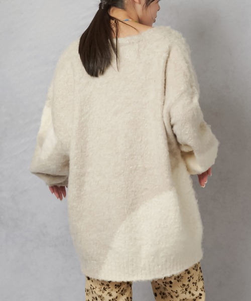 Lull（ルル）の「【Lull / ルル】ブロックカラーオーバーサイズブークレニット（ニット/セーター・レディース・ブラック/ベージュ/チャコール・ONESIZE）」の5枚目の写真