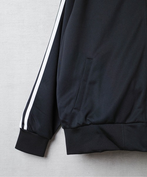 United Athle（ユナイテッドアスレ）の「【CBT1】【United Athle】7.0オンス スムース ラグランスリーブ トラック ジャケット 1901（ナイロンジャケット・レディース・ブラック×ホワイト/サンドベージュ/ブラック×ゴールド/ライトグレー/サックスブルー・LARGE/MEDIUM）」の8枚目の写真