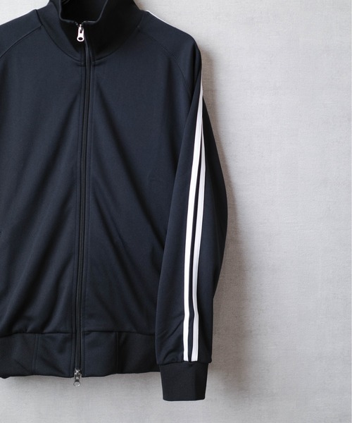 United Athle（ユナイテッドアスレ）の「【CBT1】【United Athle】7.0オンス スムース ラグランスリーブ トラック ジャケット 1901（ナイロンジャケット・レディース・ブラック×ホワイト/サンドベージュ/ブラック×ゴールド/ライトグレー/サックスブルー・LARGE/MEDIUM）」の13枚目の写真