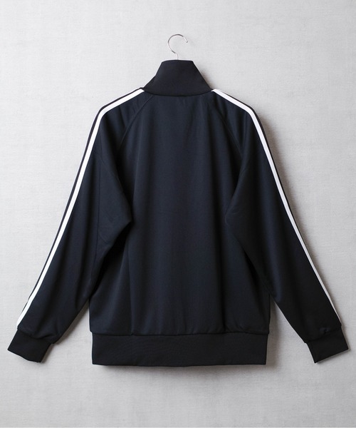 United Athle（ユナイテッドアスレ）の「【CBT1】【United Athle】7.0オンス スムース ラグランスリーブ トラック ジャケット 1901（ナイロンジャケット・レディース・ブラック×ホワイト/サンドベージュ/ブラック×ゴールド/ライトグレー/サックスブルー・LARGE/MEDIUM）」の14枚目の写真