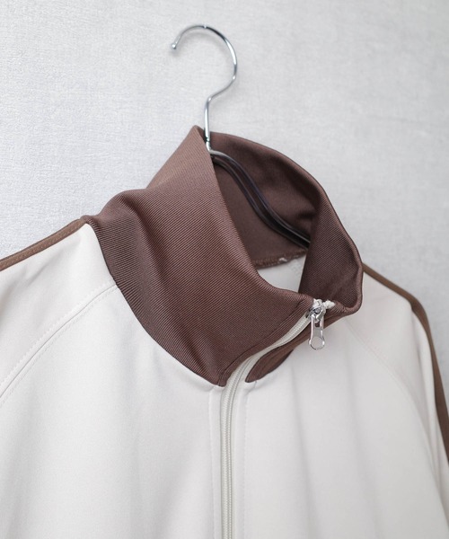 United Athle（ユナイテッドアスレ）の「【CBT1】【United Athle】7.0オンス スムース ラグランスリーブ トラック ジャケット 1901（ナイロンジャケット・レディース・ブラック×ホワイト/サンドベージュ/ブラック×ゴールド/ライトグレー/サックスブルー・LARGE/MEDIUM）」の20枚目の写真