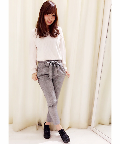 one after another NICE CLAUP（ワンアフターアナザーナイスクラップ）の「【ナイスクラップ】ワイドリブＶネックプルオーバー（ニット/セーター・レディース・ピンク/グレー/ブラック/アイボリー・FREE）」の5枚目の写真