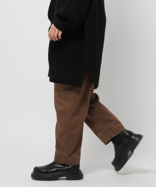 niko and...（ニコアンド）の「ストレッチテーパードパンツ2（その他パンツ・レディース・ベージュ/ブラック/ライトグレー/グリーン/ライトブルー/インディゴブルー/アイボリー/ブルー系その他/グレー系その他/マスタード/ネイビー/ダークブラウン・SMALL/MEDIUM/LARGE）」の4枚目の写真