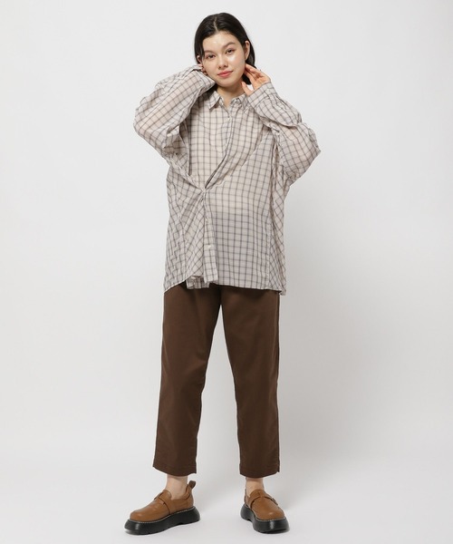 niko and...（ニコアンド）の「ストレッチテーパードパンツ2（その他パンツ・レディース・ベージュ/ブラック/ライトグレー/グリーン/ライトブルー/インディゴブルー/アイボリー/ブルー系その他/グレー系その他/マスタード/ネイビー/ダークブラウン・SMALL/MEDIUM/LARGE）」の18枚目の写真