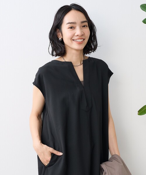 FREAK'S STORE(フリークスストア)の「接触冷感/UV リネンタッチ スキッパーワンピース/ リネンタッチ Vネックワンピース(ワンピース・レディース・グレー/ブラック/ベージュ・フリ-)」の4枚目の写真