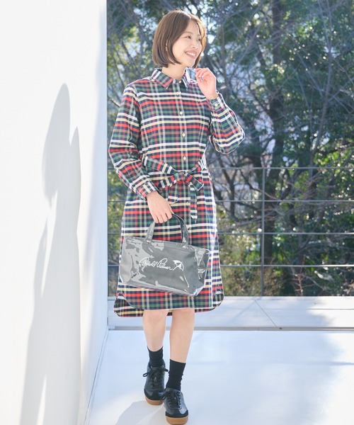 Arnold Palmer（アーノルドパーマー）の「ラミネート × タイベック バッグ（トートバッグ・レディース・キャメル/ベージュ/ブラック・F）」の4枚目の写真