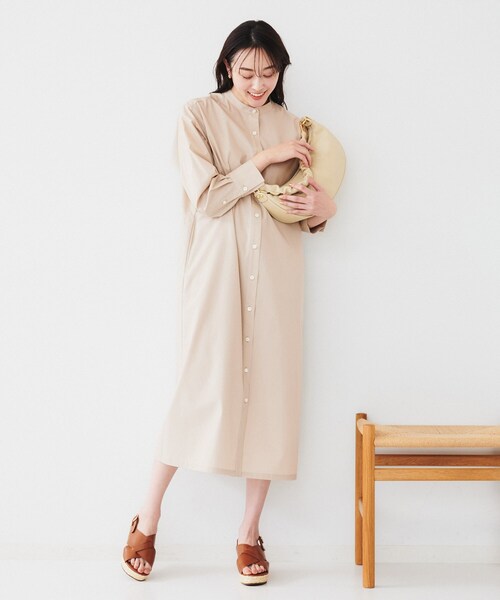 UNTITLED（アンタイトル）の「バンドカラーシャツワンピース（ワンピース・レディース・オリーブ/サンドベージュ/ブルー系その他/ベージュ系その他2・00/01/02/03/04/44/48）」の6枚目の写真