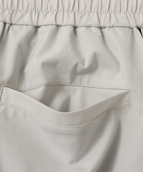 atmos（アトモス）の「atmos Gradation Line Track Pants / アトモス グラデーション ライン トラック パンツ（その他パンツ・メンズ・ブラック/グレー・M/L/XL）」の11枚目の写真