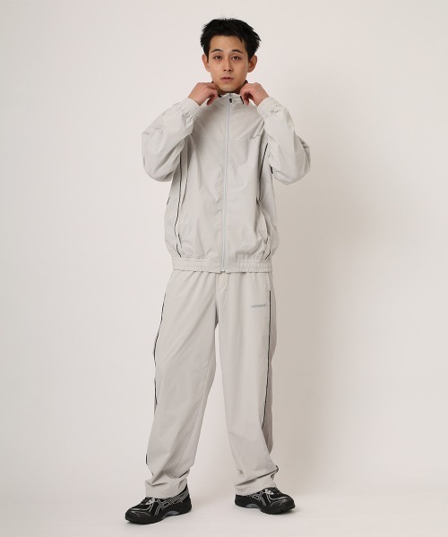 atmos（アトモス）の「atmos Gradation Line Track Pants / アトモス グラデーション ライン トラック パンツ（その他パンツ・メンズ・ブラック/グレー・M/L/XL）」の5枚目の写真