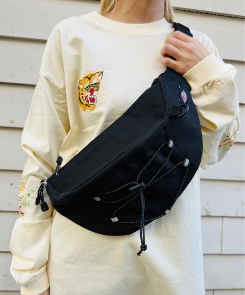 Dickies(ディッキーズ)の「Dickies / DK OVAL LOGO WAISTBAG / 80976800(ボディバッグ/ウエストポーチ・レディース・ブラック/ブルー/カモフラージュ/ブラック系その他・ONESIZE)」の1枚目の写真