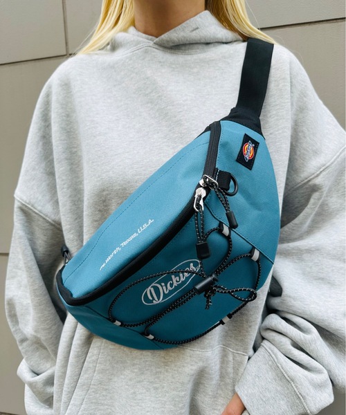 Dickies(ディッキーズ)の「Dickies / DK OVAL LOGO WAISTBAG / 80976800(ボディバッグ/ウエストポーチ・レディース・ブラック/ブルー/カモフラージュ/ブラック系その他・ONESIZE)」の3枚目の写真