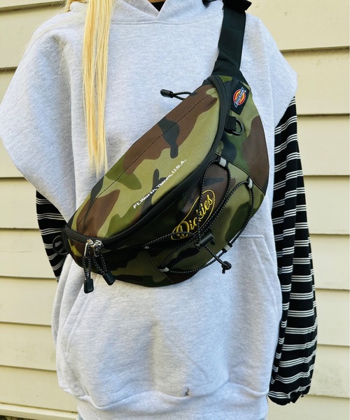Dickies(ディッキーズ)の「Dickies / DK OVAL LOGO WAISTBAG / 80976800(ボディバッグ/ウエストポーチ・レディース・ブラック/ブルー/カモフラージュ/ブラック系その他・ONESIZE)」の4枚目の写真