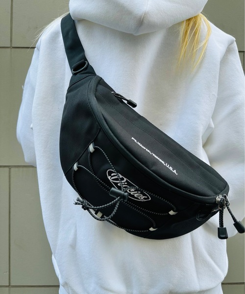 Dickies(ディッキーズ)の「Dickies / DK OVAL LOGO WAISTBAG / 80976800(ボディバッグ/ウエストポーチ・レディース・ブラック/ブルー/カモフラージュ/ブラック系その他・ONESIZE)」の2枚目の写真
