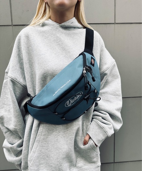 Dickies(ディッキーズ)の「Dickies / DK OVAL LOGO WAISTBAG / 80976800(ボディバッグ/ウエストポーチ・レディース・ブラック/ブルー/カモフラージュ/ブラック系その他・ONESIZE)」の5枚目の写真