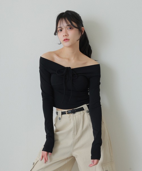 M DOLLY(エムドリー)の「offshoulder shirring ribbon tops/オフショルダーシャーリングリボントップス(Tシャツ/カットソー・レディース・ブラック/アイボリー・S/M)」の13枚目の写真