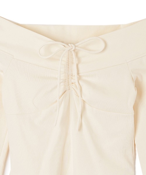 M DOLLY(エムドリー)の「offshoulder shirring ribbon tops/オフショルダーシャーリングリボントップス(Tシャツ/カットソー・レディース・ブラック/アイボリー・S/M)」の12枚目の写真