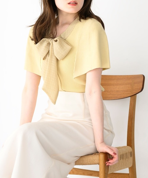 MISCH MASCH(ミッシュマッシュ)の「ボウタイケープ袖ニット(ニット/セーター・レディース・ブルー/ホワイト/イエロー・フリ-)」の1枚目の写真