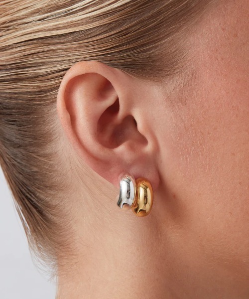 JENNYBIRD(ジェニーバード)の「【JENNY BIRD/ジェニーバード】フープピアス TOME HOOPS - SMALL(ピアス(両耳用)・レディース・ゴールド/シルバー・FREE)」の4枚目の写真
