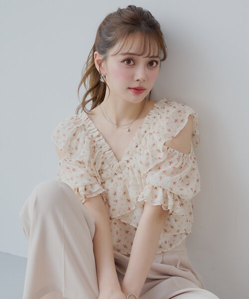 ぬくぬくヘムフリルブラウス yori(ヨリ)の「ぬくぬくヘムフリルブラウス【2022AW】12月中旬