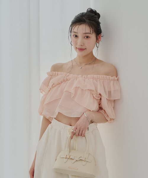 Chico(チコ)の「【5色展開】シアーフラワーショルダースリットフリルブラウス(シャツ/ブラウス・レディース・ホワイト系その他2/ベージュ系その他2/ピンク/ネイビー/ホワイト・FREE)」の14枚目の写真