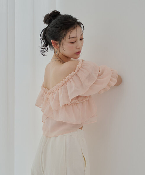 Chico(チコ)の「【5色展開】シアーフラワーショルダースリットフリルブラウス(シャツ/ブラウス・レディース・ホワイト系その他2/ベージュ系その他2/ピンク/ネイビー/ホワイト・FREE)」の17枚目の写真