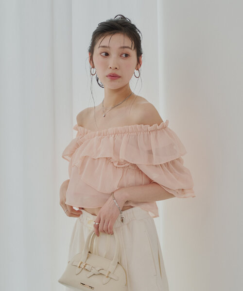Chico(チコ)の「【5色展開】シアーフラワーショルダースリットフリルブラウス(シャツ/ブラウス・レディース・ホワイト系その他2/ベージュ系その他2/ピンク/ネイビー/ホワイト・FREE)」の18枚目の写真