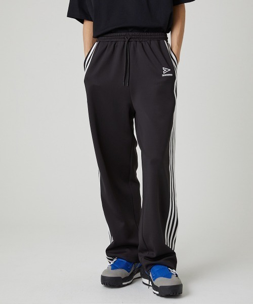 DISCOVERED（ディスカバード）の「DISCOVERED TRACK PANTS（その他パンツ・メンズ・ブラック/マルチ・1/3）」の2枚目の写真