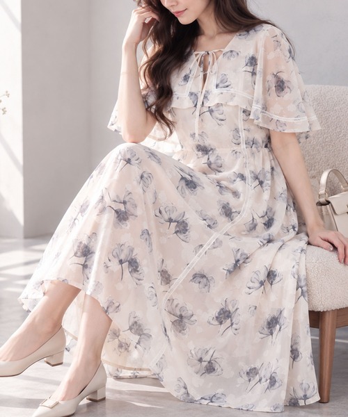 Ruwan yu(ルワンユー)の「ケープスリーブフラワーワンピース 【大きいサイズ対応】(ワンピース・レディース・アイボリー・4L/3L/LL/L)」の1枚目の写真