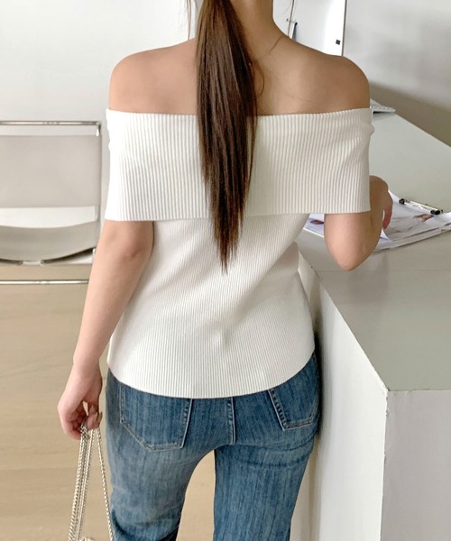 by LEGNA（バイレグナ）の「リブニット　ワンショル風　オフショルダーノースリニット（ニット/セーター・レディース・ブラック×ホワイト/ブラック/アイボリー/ホワイト×ブラック/杢グレー・FREE）」の9枚目の写真